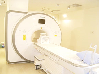 3T MRI装置（シーメンス社）